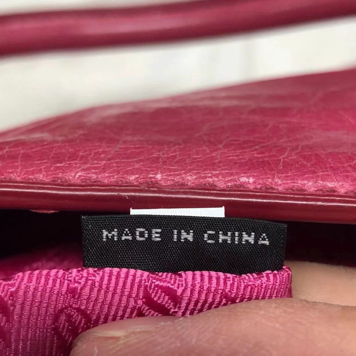 Prada (プラダ) Double Zip Lux Tote — 製造タグ