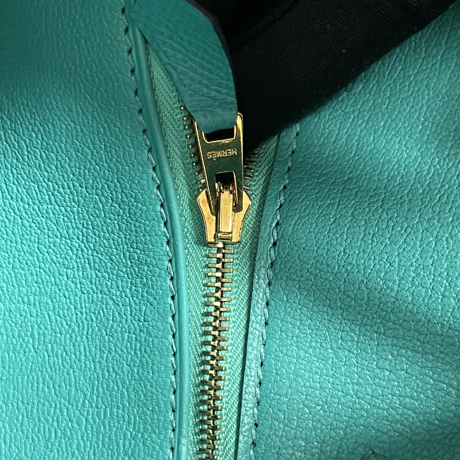 Hermes (爱马仕) Wallets — 拉链（背面）