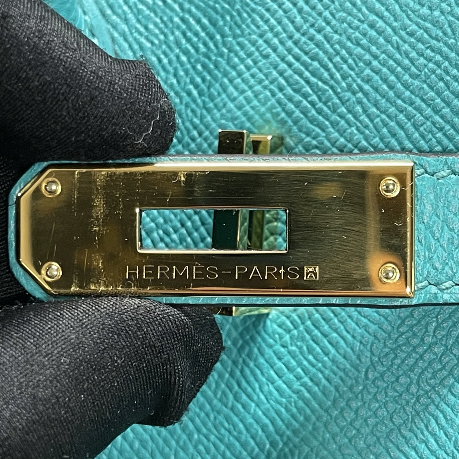 Hermes (爱马仕) Wallets — 搭扣刻字
