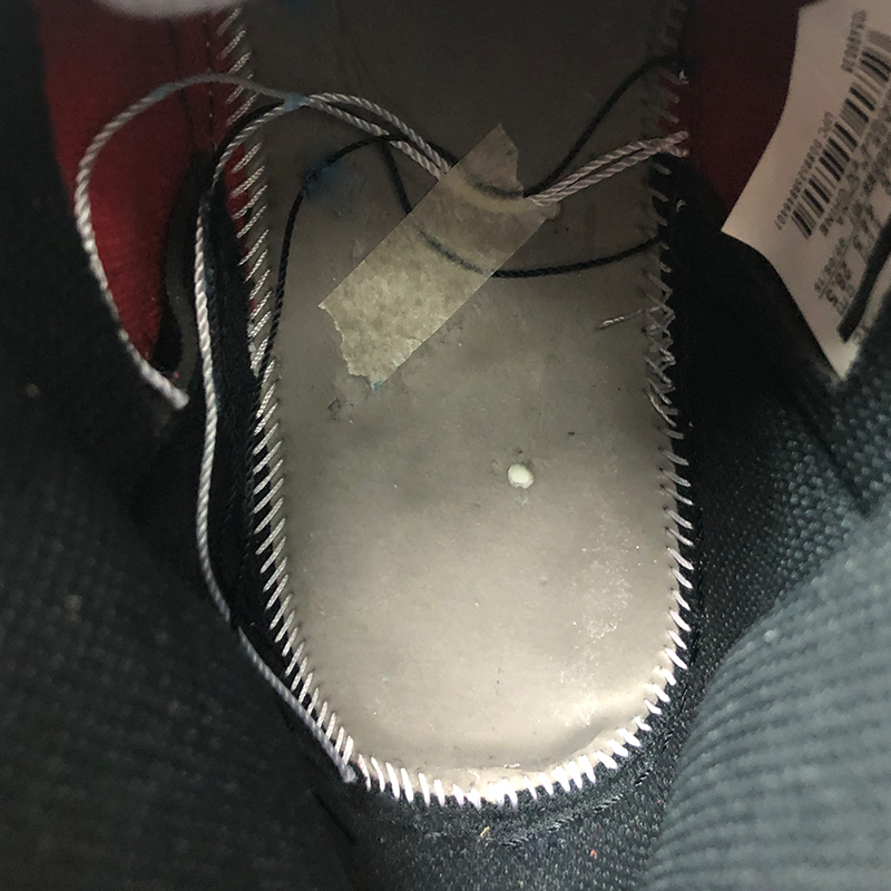 Brooks Hyperion — Wewnętrzne szycie (kartonowa wkładka) (lewa)