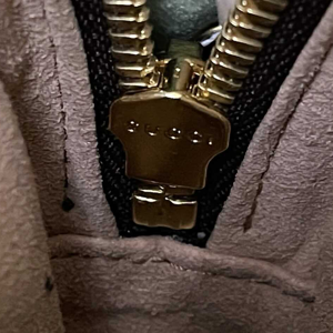 Gucci Wallets — Zamek błyskawiczny (tył)