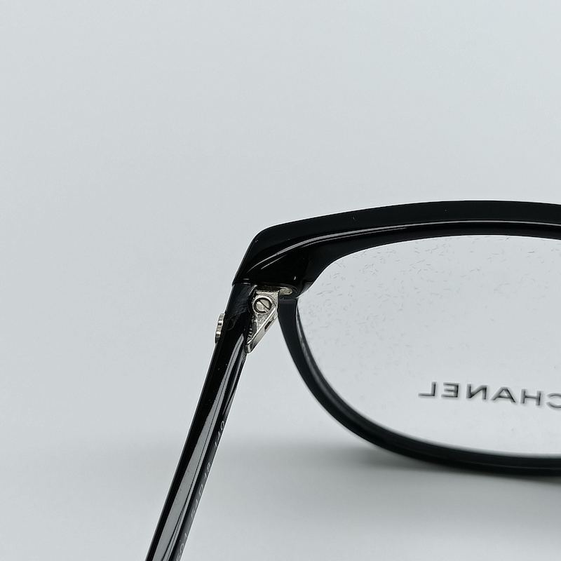 Dolce & Gabbana Glasses — Screw Details (1)
