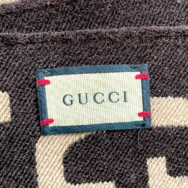 Gucci (グッチ) スカーフ — 内ラベル(正面)