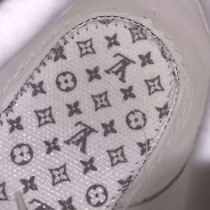 BALLY Shoes — インソール縫い目(右)