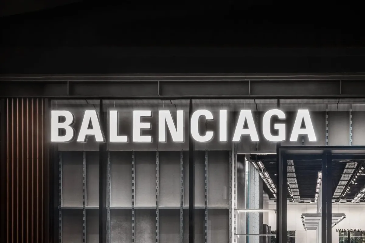 Balenciaga (バレンシアガ) — LegitApp Authentication