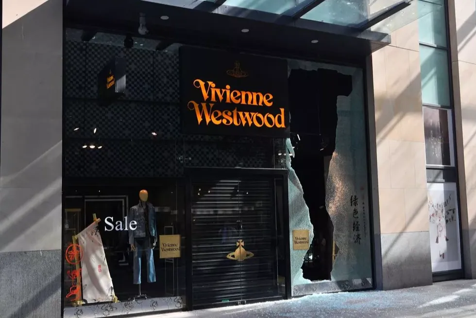 Vivienne Westwood (ヴィヴィアン・ウエストウッド) — LegitApp Authentication