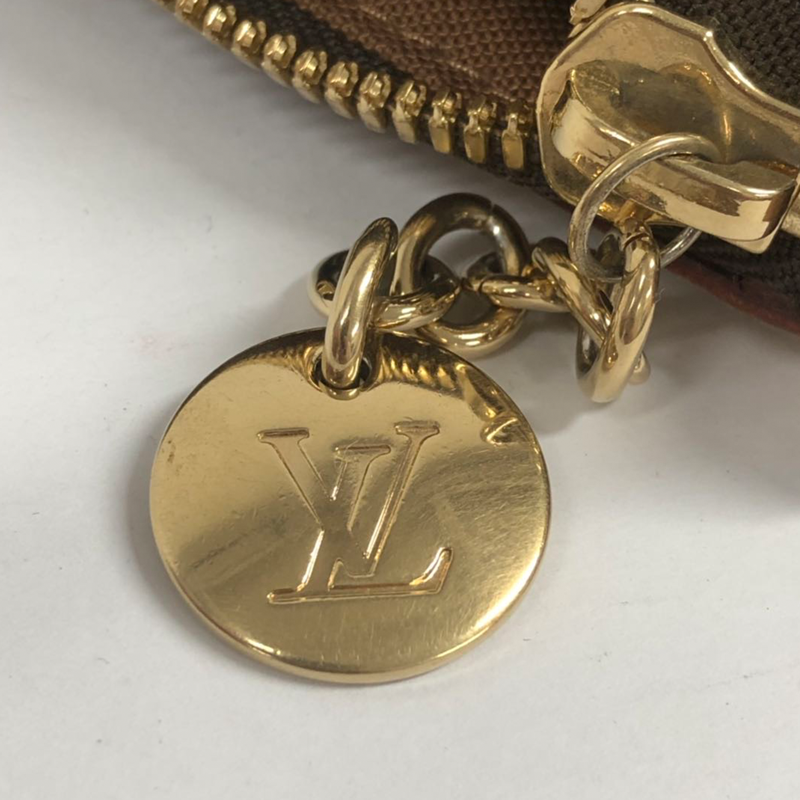 Cartier (カルティエ) Chain Bag — ファスナー(正面)