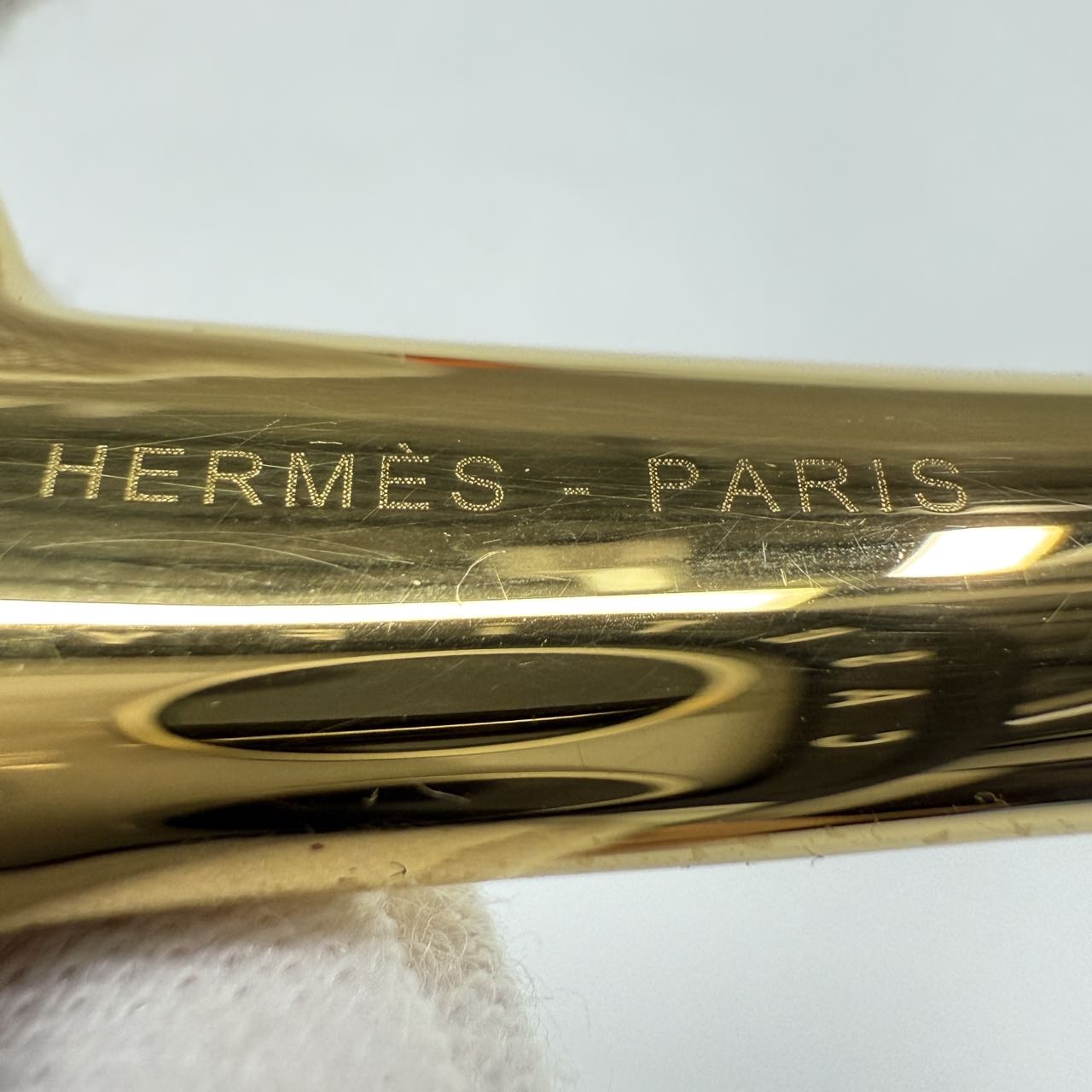 Hermes (エルメス) 食器 — 正面ロゴの詳細 ​(3)