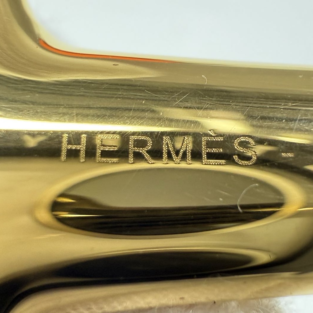 Hermes (エルメス) 食器 — 正面ロゴの詳細 ​(1)