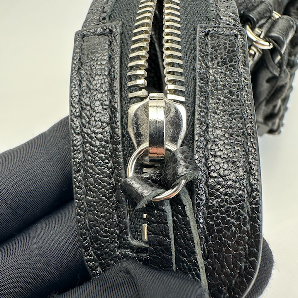 Balenciaga (バレンシアガ) City Classic Studs — ファスナー(正面)