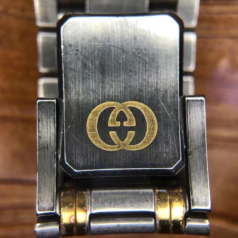 Gucci (グッチ) ALL — ​留め具ロゴの刻印​