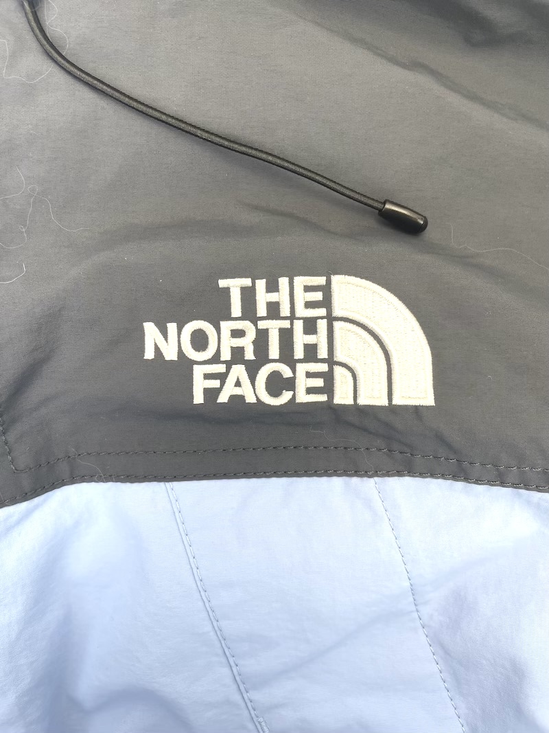 THE NORTH FACE (ザノースフェイス) Clothing — ブランドロゴ(正面)