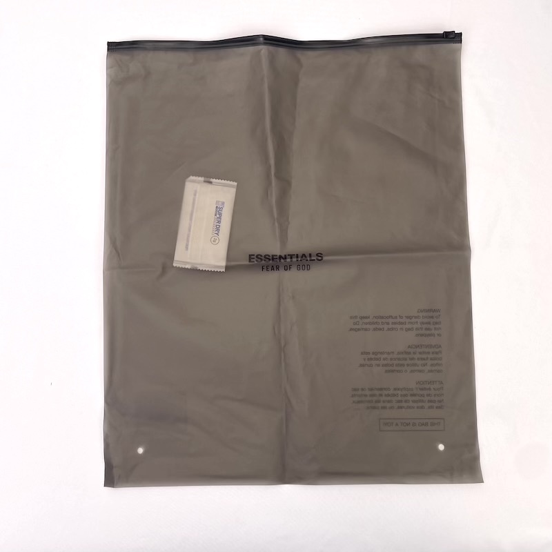 FEAR OF GOD Essentials (フィア・オブ・ゴッド エッセンシャルズ) Clothing — パッケージ(正面)