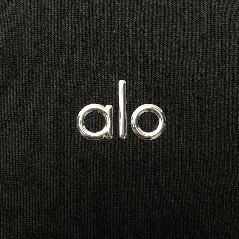 Alo Yoga (アロヨガ) Streetwear — ブランドロゴ(正面)