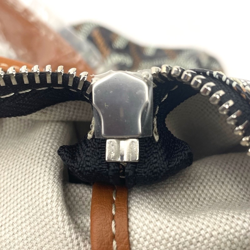 Goyard (ゴヤール) Beluga — ファスナー(裏)