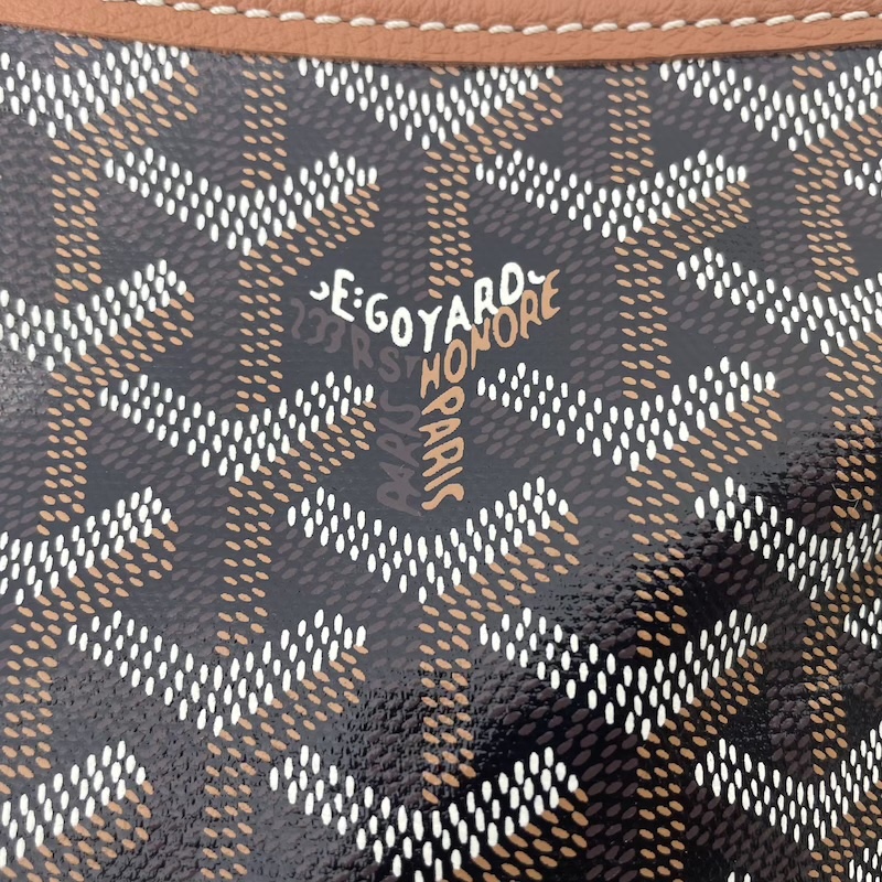 Goyard (ゴヤール) Beluga — レザー製品表面