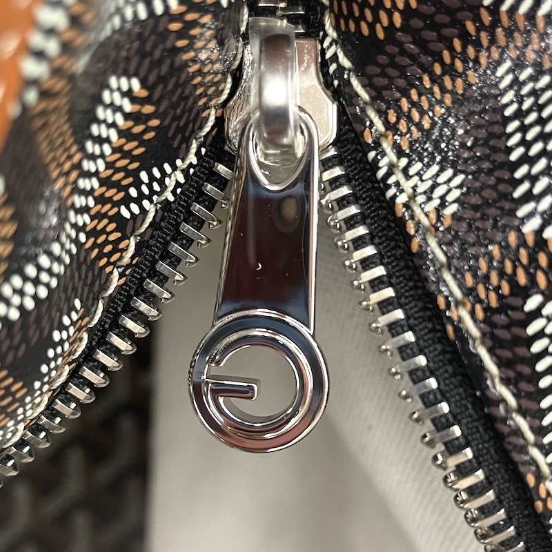 Goyard (ゴヤール) Beluga — ファスナー(正面)