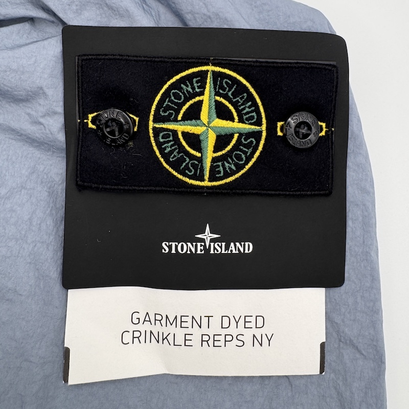Stone Island (ストーンアイランド) Clothing — ブランドロゴ(正面)