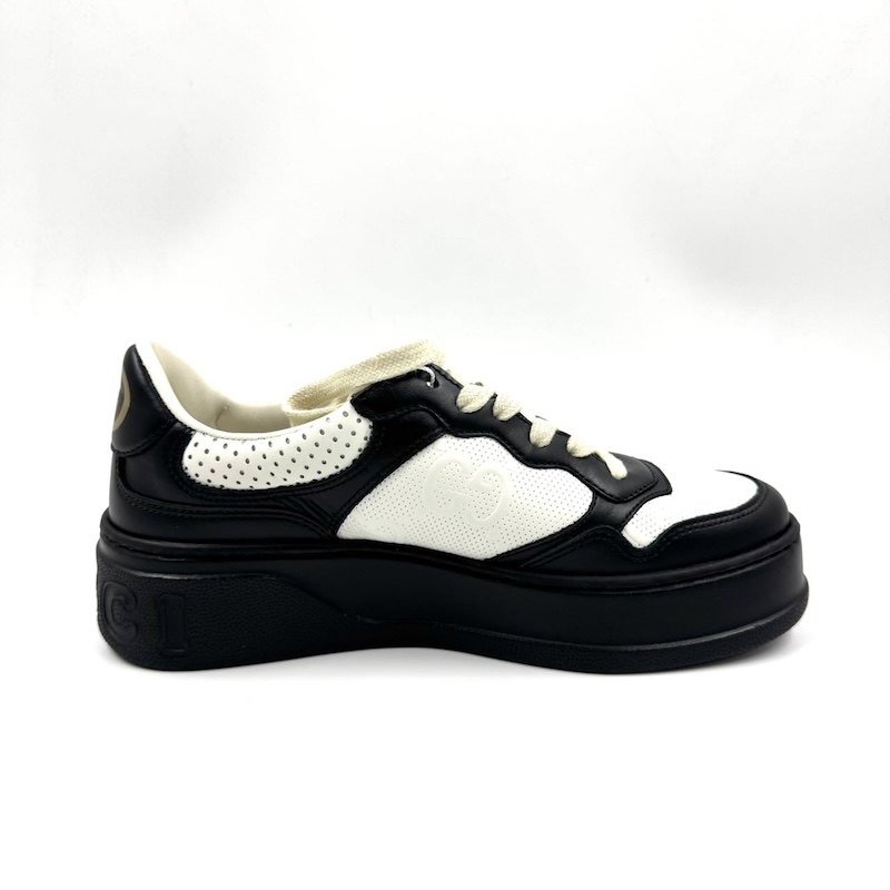 Gucci (グッチ) Sports Shoes — 外部の内側