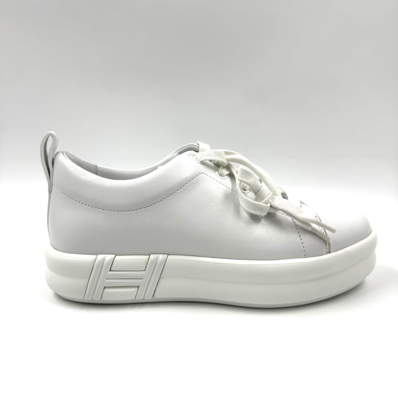 Hermes (エルメス) Sneakers — 外部の外側