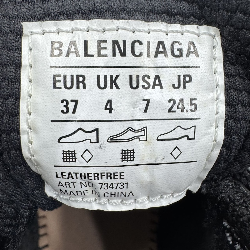 Balenciaga (バレンシアガ) Sports Shoes — 内ラベル(左)
