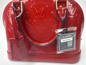 Louis Vuitton Louis Vuitton Monogram Vernis Alma BB Pomme d'Amour