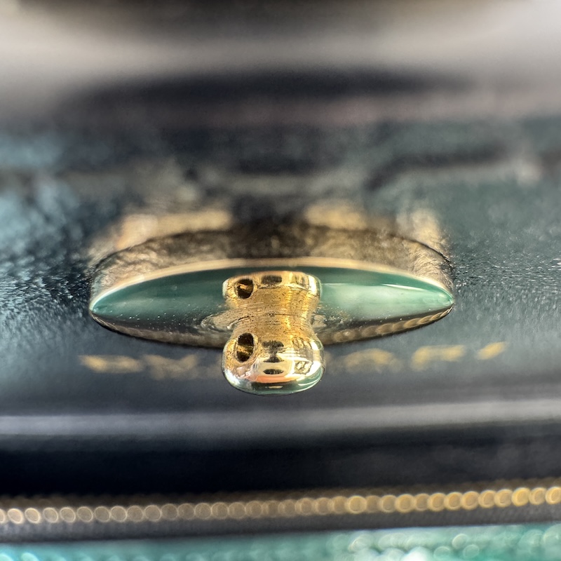 Bvlgari Wallets — Guzik (przód)