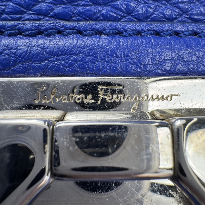 Ferragamo (フェラガモ) Handbags — 金物のロゴ