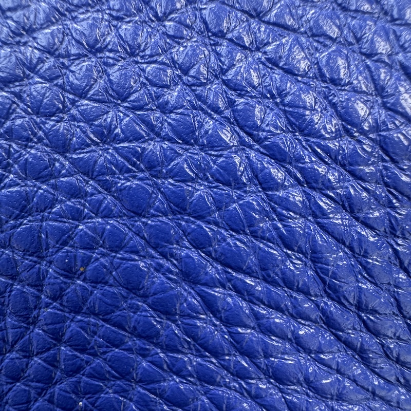 Ferragamo (フェラガモ) Handbags — レザー製品表面