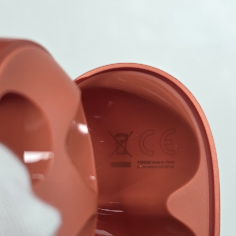 Samsung Wireless Earphones — Case Right Side Specs​