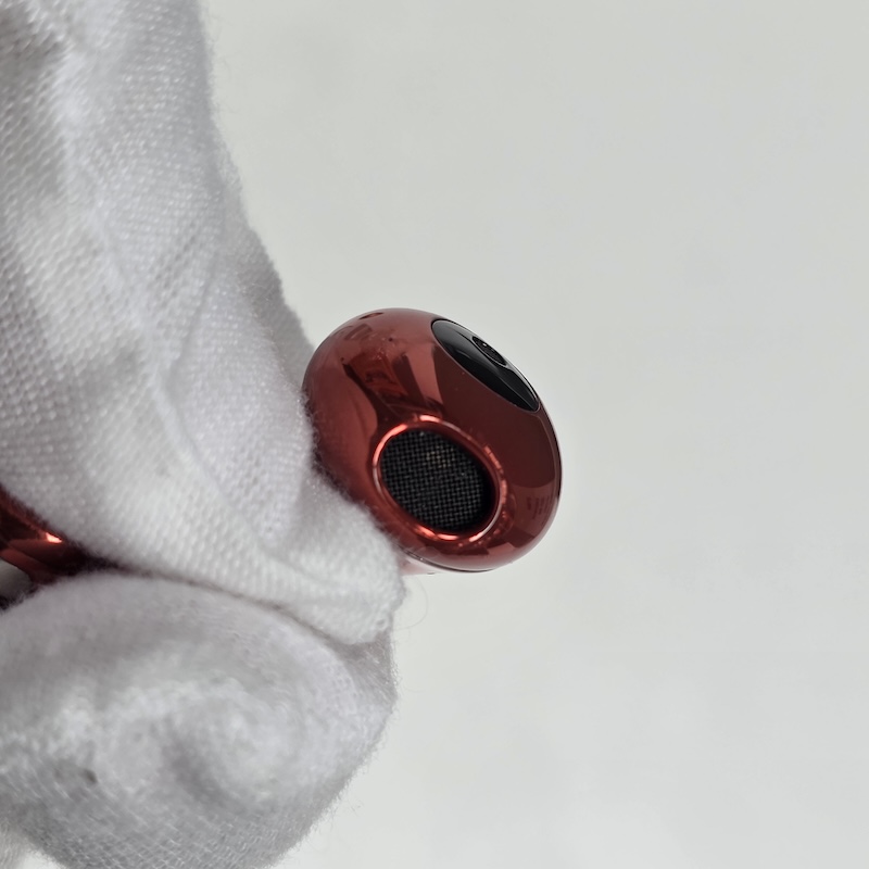 Samsung Wireless Earphones — Driver Close-up