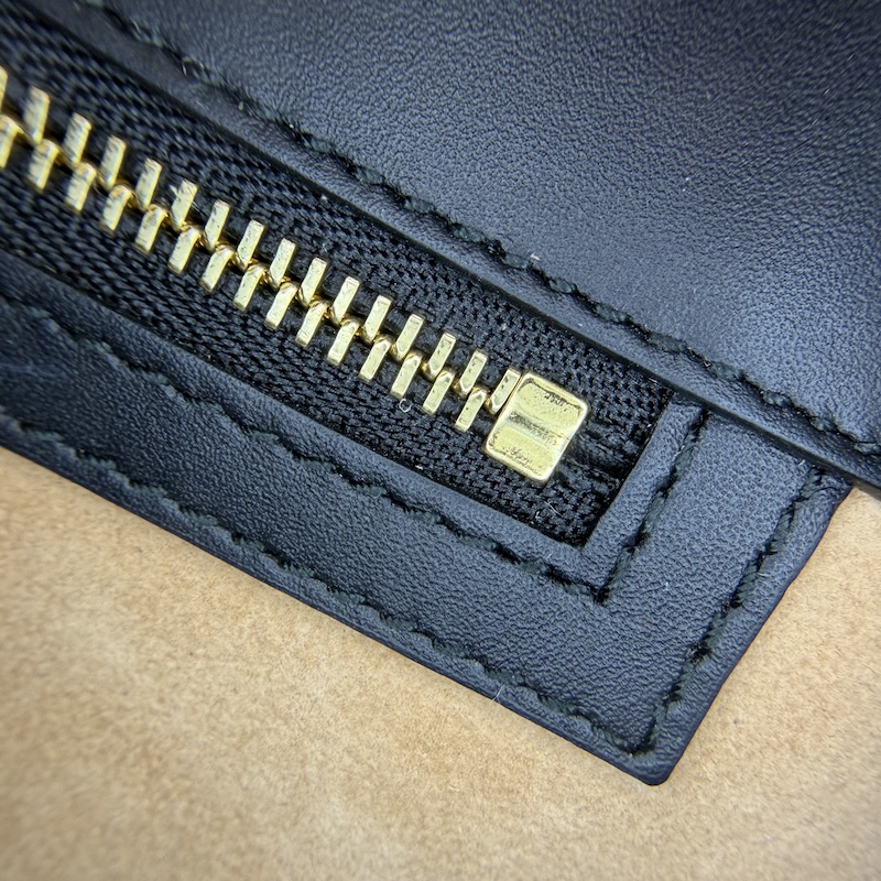 Gucci (グッチ) Sylvie — 前後のファスナー端 (1)