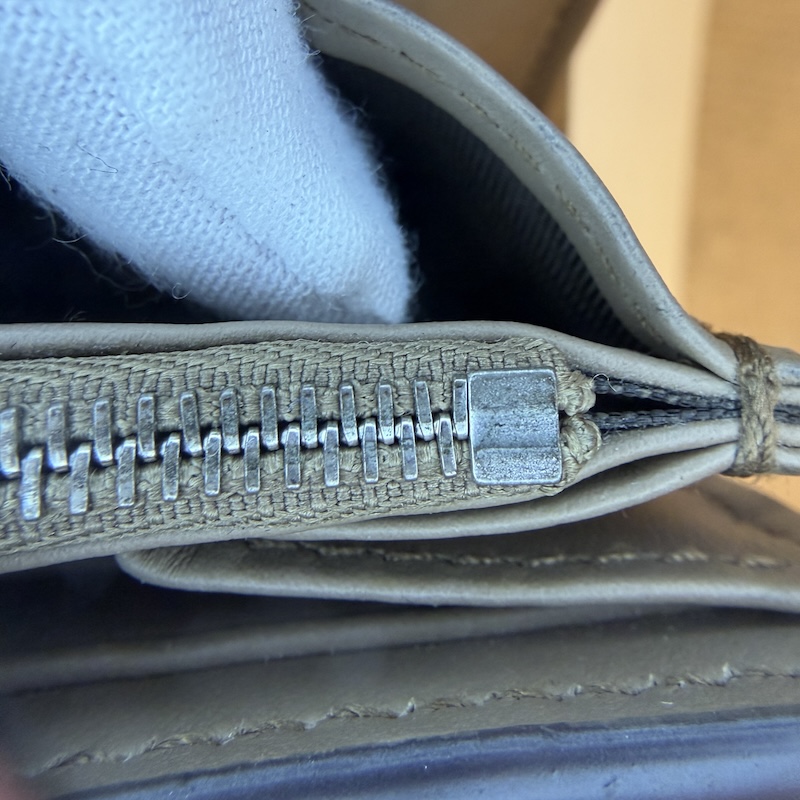 Gucci (グッチ) Dionysus Chain Wallet — 前後のファスナー端 (1)