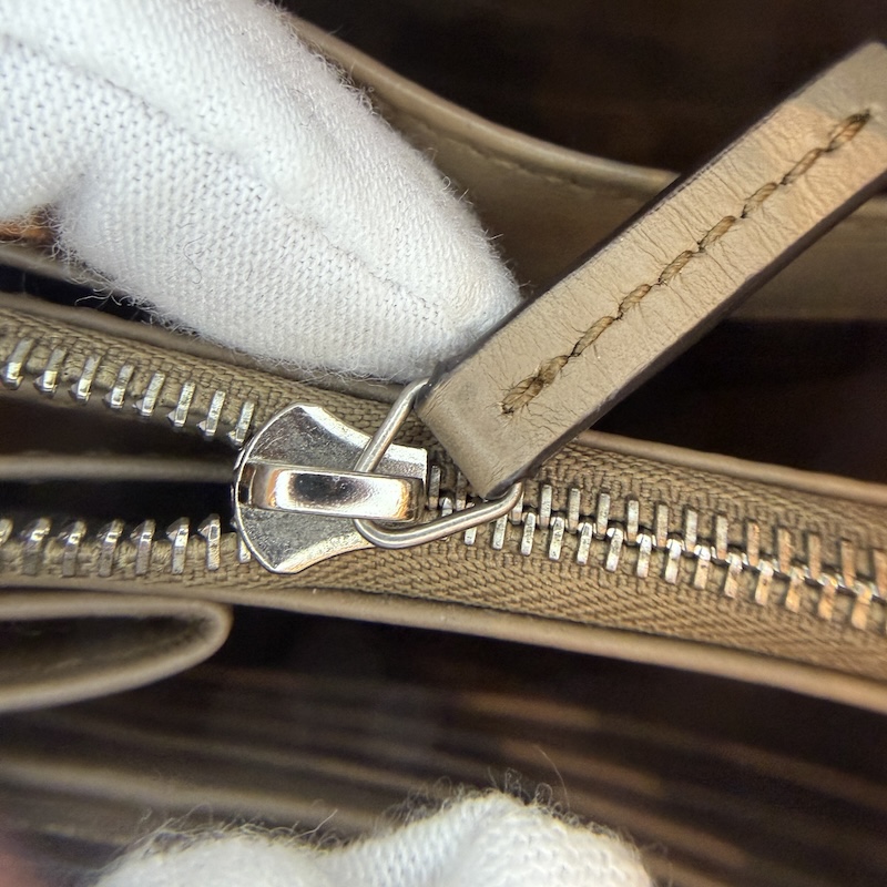 Gucci (グッチ) Dionysus Chain Wallet — ファスナー(正面)