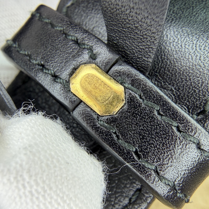 Gucci (グッチ) GG Marmont Belt Bag — リベット