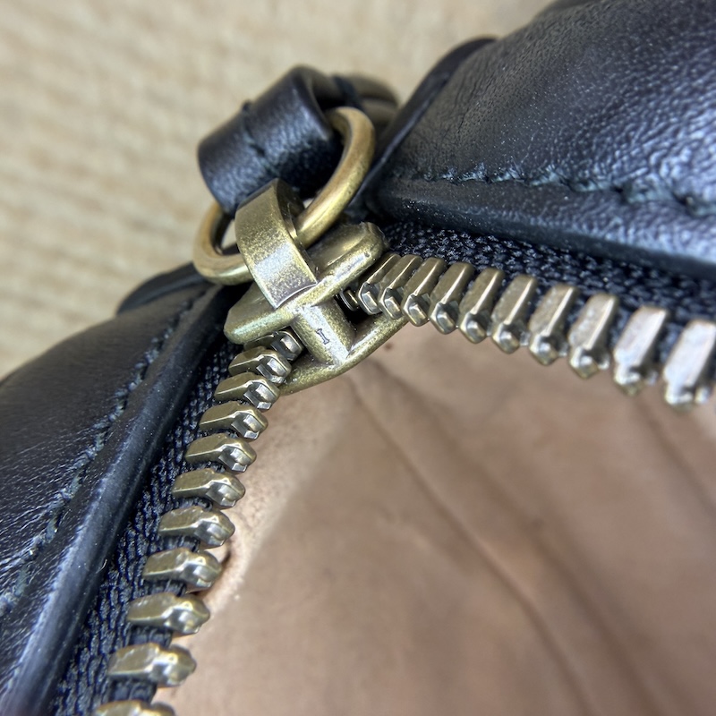 Gucci (グッチ) GG Marmont Belt Bag — ジッパープルタブ穴