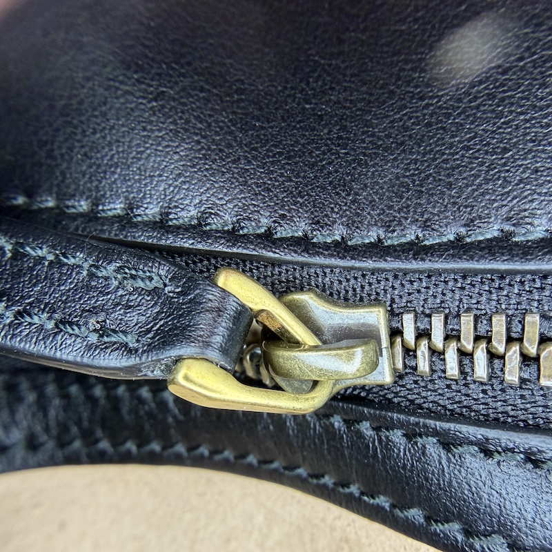 Gucci (グッチ) GG Marmont Flap — ファスナー(正面)