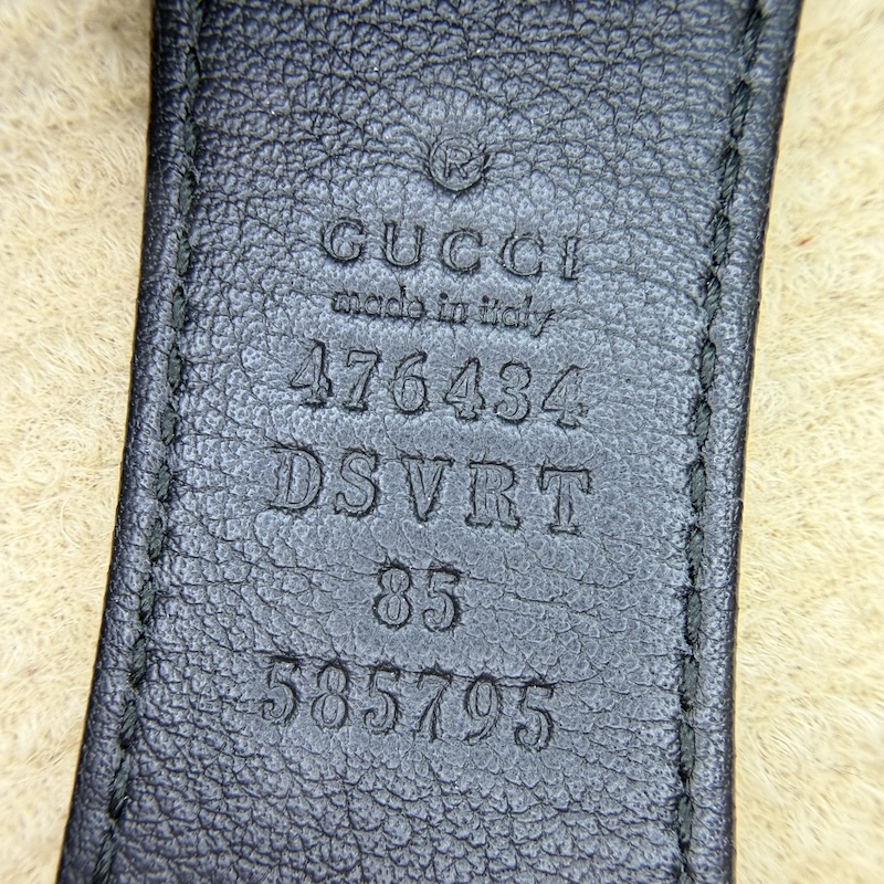 Gucci (グッチ) GG Marmont Belt Bag — ストラップの刻印