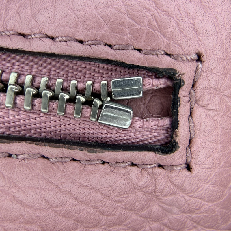 Gucci (グッチ) Bamboo Daily — 前後のファスナー端 (2)