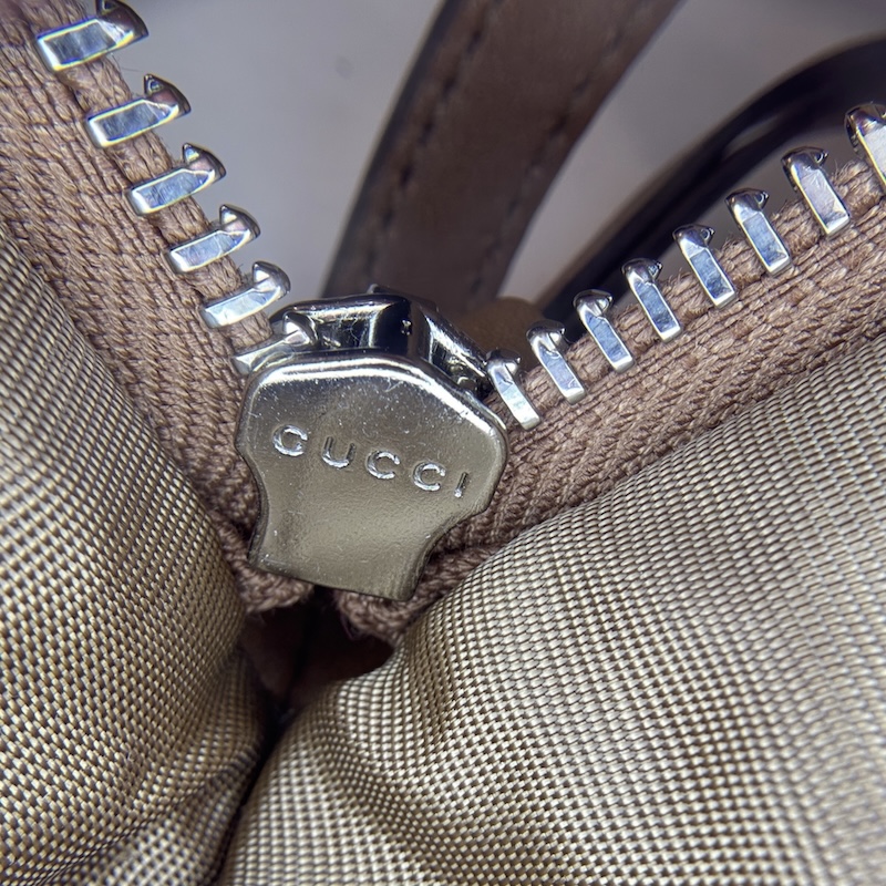 Gucci (グッチ) Bamboo Daily — ファスナー(裏)