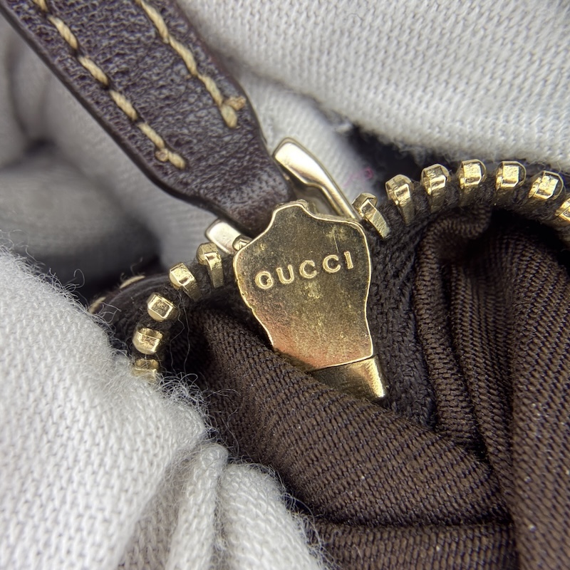 Gucci (グッチ) Pelham — ファスナー(裏)