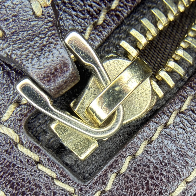 Gucci (グッチ) Pelham — 前後のファスナー端 (1)