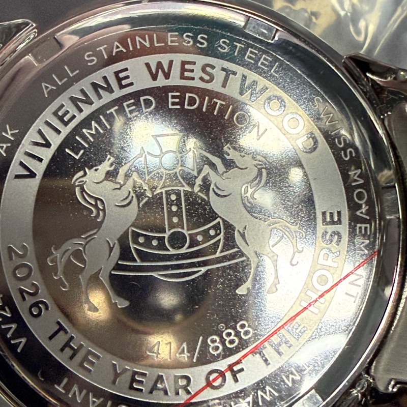 Vivienne Westwood (ヴィヴィアン・ウエストウッド) ALL — ケースバックのクローズアップ(1)