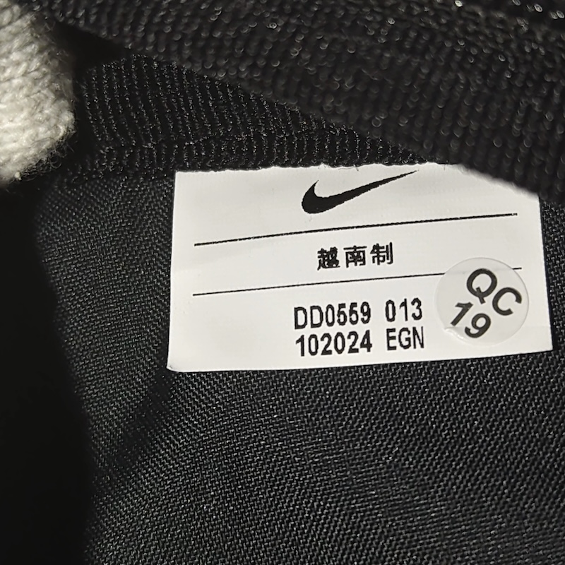 Nike Backpacks — Wewnętrzna metka