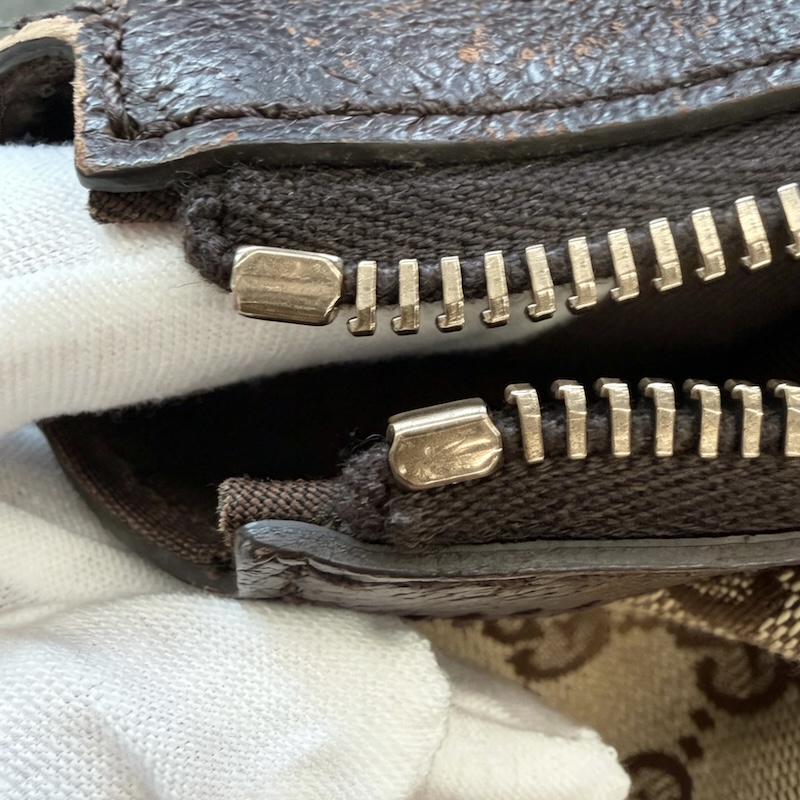 Gucci (グッチ) Horsebit Hobo — 前後のファスナー端