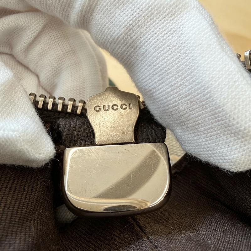 Gucci (グッチ) Horsebit Hobo — ファスナー(裏)