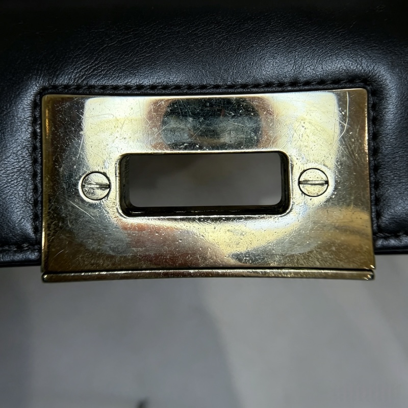 Valentino (ヴァレンティノ) Handbags — 錠前の裏面