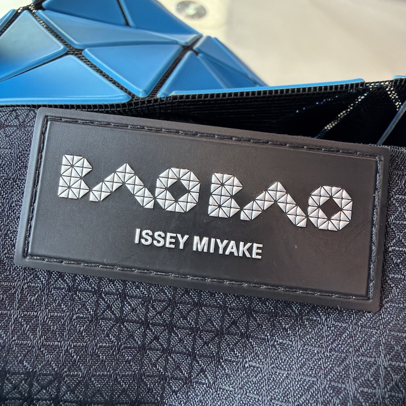 Issey Miyake (三宅一生) Handbags — ブランドロゴ