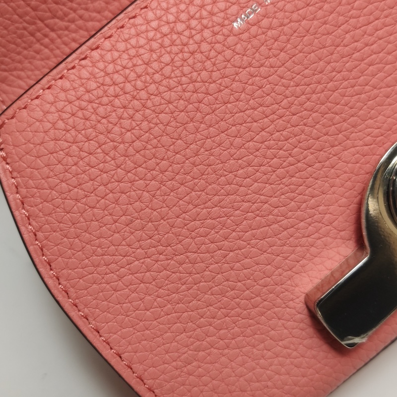 MOYNAT (モワナ) Handbags — レザー製品表面