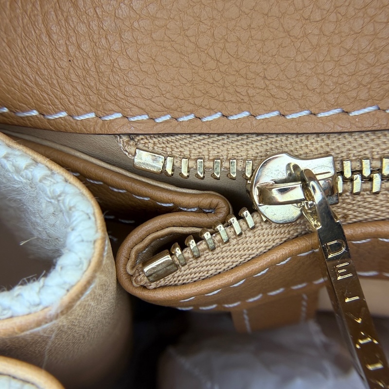 Delvaux (デルヴォー) Handbags — 前後のファスナー端 (2)